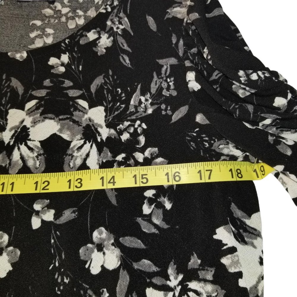 Adrienne Vittadini Size S black, gray & white floral blouse - Picture 7 of 11